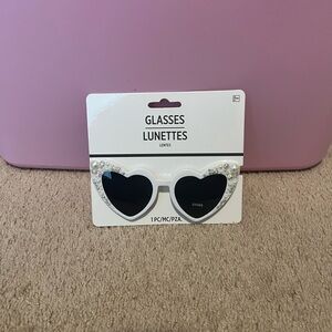 Heart-Shaped White Bride Sunglasses